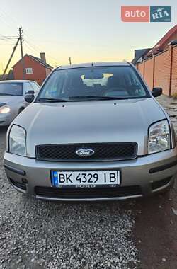 Хэтчбек Ford Fusion 2003 в 