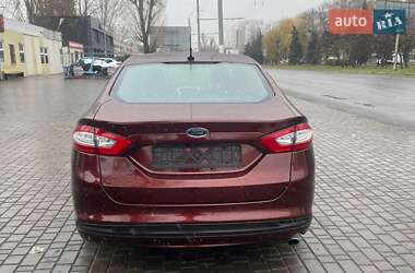 Седан Ford Fusion 2015 в 