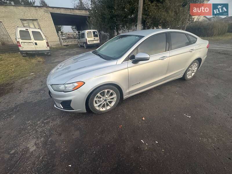 Седан Ford Fusion 2019 в Львове
