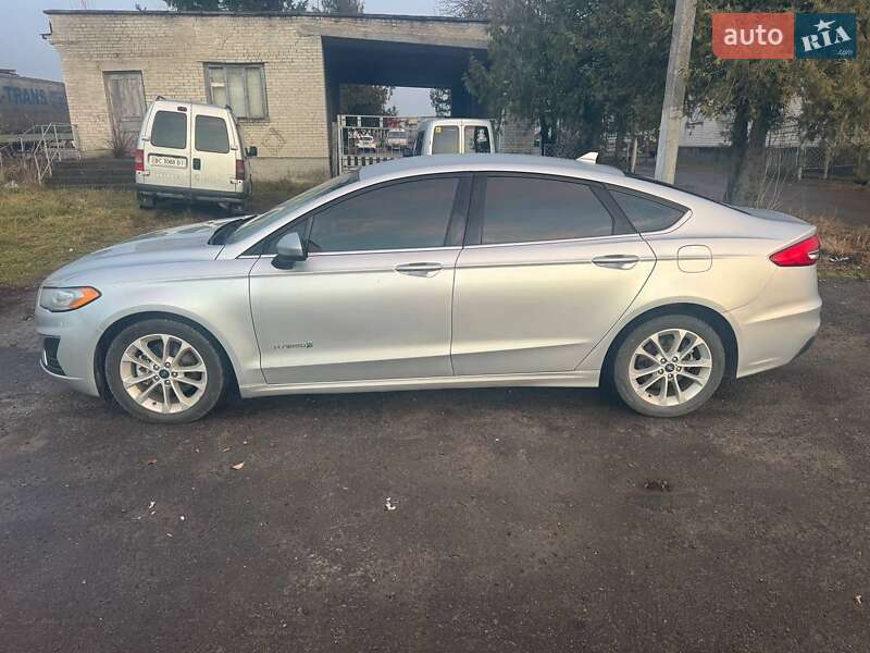 Седан Ford Fusion 2019 в Львове