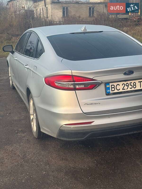 Седан Ford Fusion 2019 в Львове