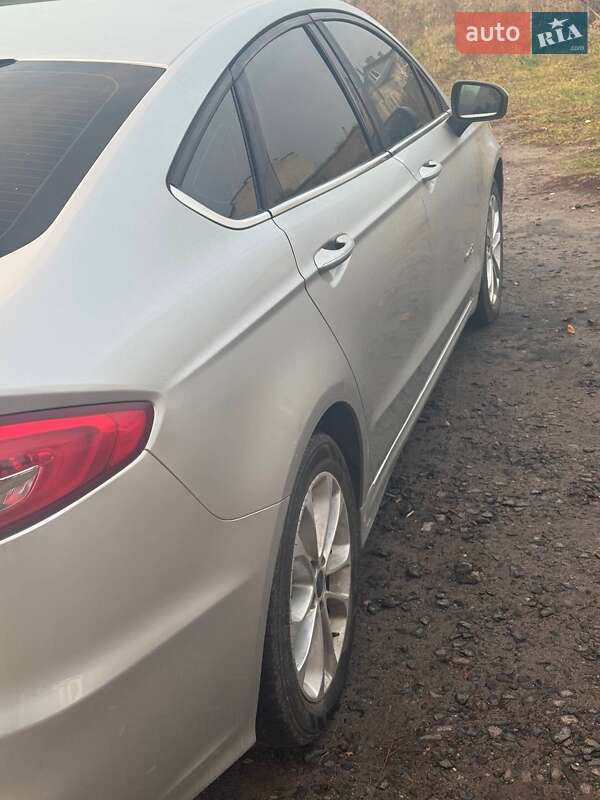 Седан Ford Fusion 2019 в Львове