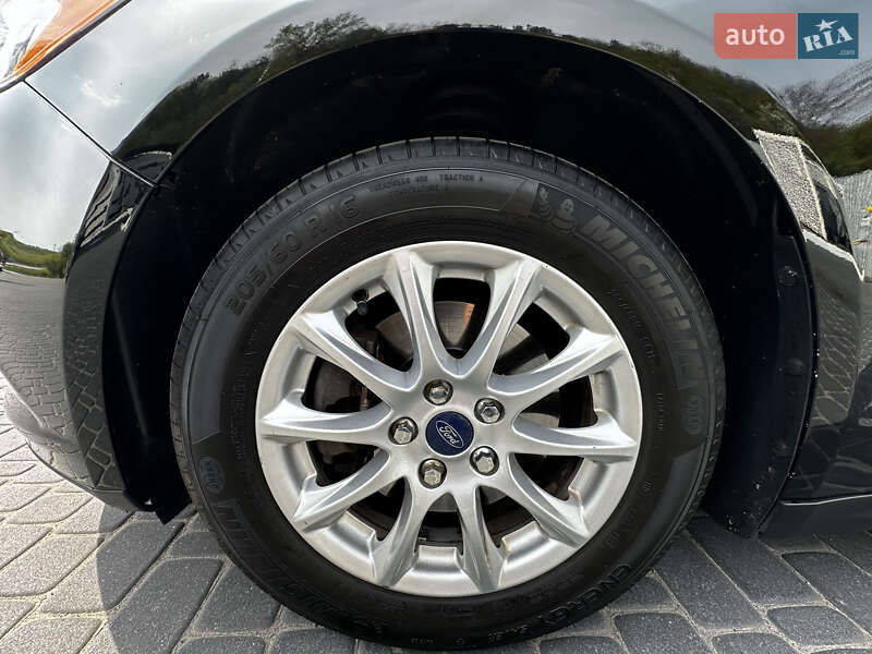 Седан Ford Fusion 2015 в Обухове
