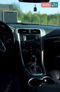 Седан Ford Fusion 2013 в 