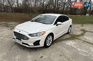Седан Ford Fusion 2018 в 