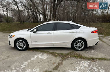 Седан Ford Fusion 2018 в 