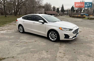 Седан Ford Fusion 2018 в 