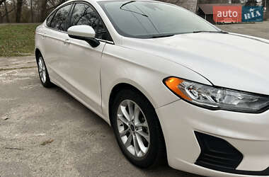 Седан Ford Fusion 2018 в 