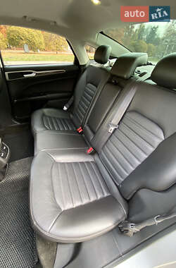 Седан Ford Fusion 2015 в 