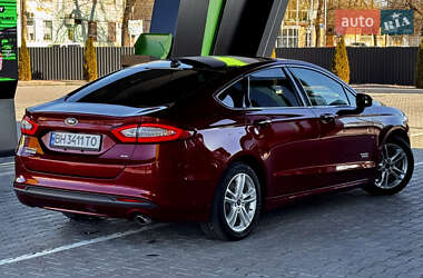 Седан Ford Fusion 2015 в 