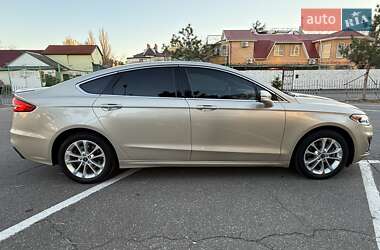 Седан Ford Fusion 2018 в Одесі