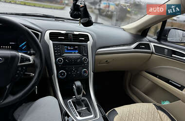Седан Ford Fusion 2013 в 