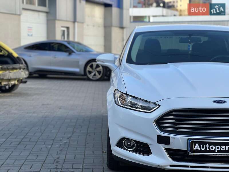 Седан Ford Fusion 2015 в Одесі