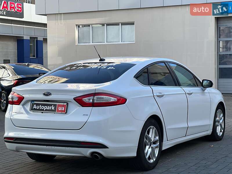 Седан Ford Fusion 2015 в Одесі