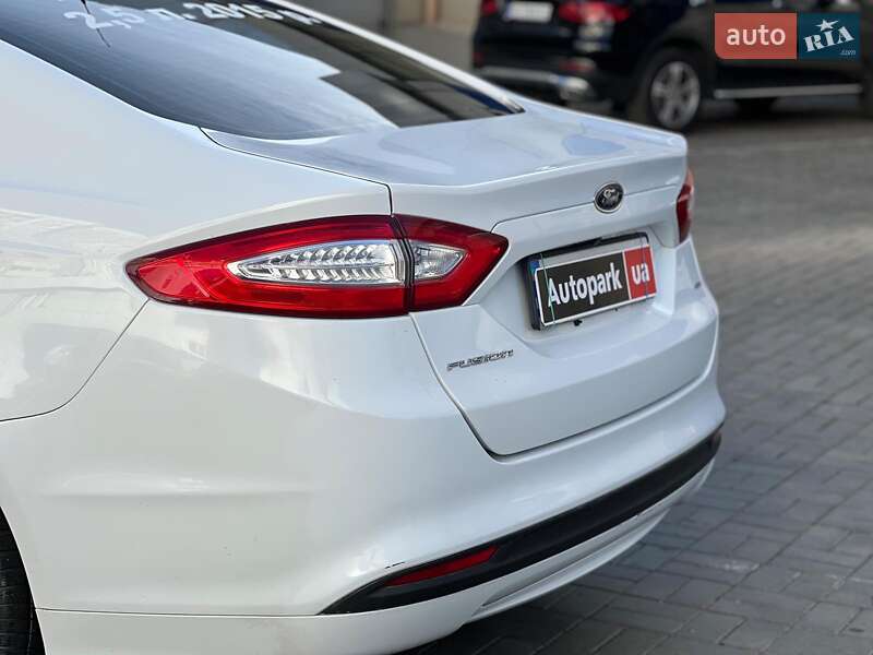 Седан Ford Fusion 2015 в Одесі