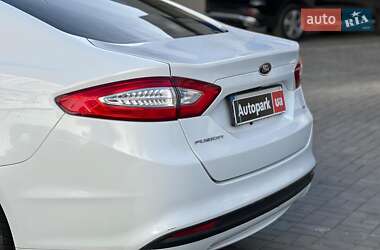 Седан Ford Fusion 2015 в 