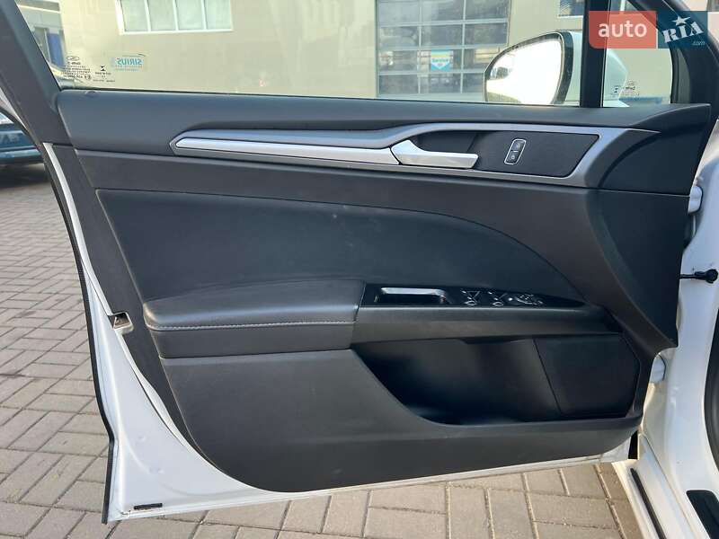 Седан Ford Fusion 2015 в Одесі