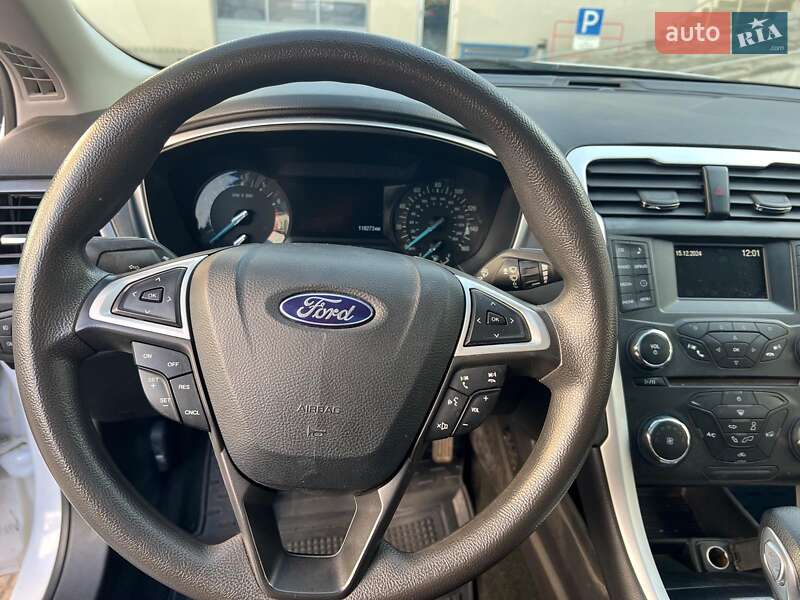 Седан Ford Fusion 2015 в Одесі