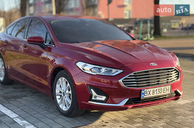 Седан Ford Fusion 2019 в 
