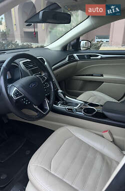 Седан Ford Fusion 2013 в 
