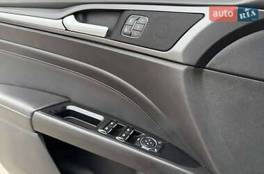 Седан Ford Fusion 2013 в 