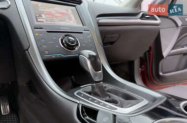 Седан Ford Fusion 2013 в 