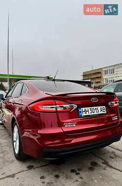 Седан Ford Fusion 2018 в 