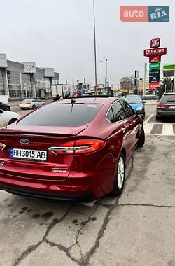 Седан Ford Fusion 2018 в 