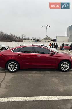 Седан Ford Fusion 2018 в 