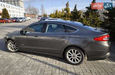 Седан Ford Fusion 2016 в Львові