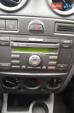 Хэтчбек Ford Fusion 2005 в 