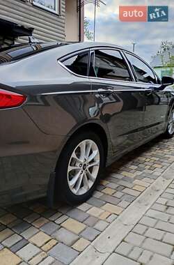 Седан Ford Fusion 2018 в 