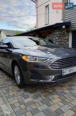 Седан Ford Fusion 2018 в 