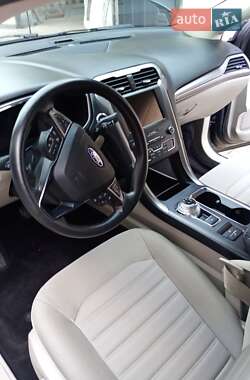 Седан Ford Fusion 2018 в 