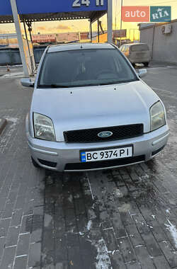 Хэтчбек Ford Fusion 2004 в Вараше