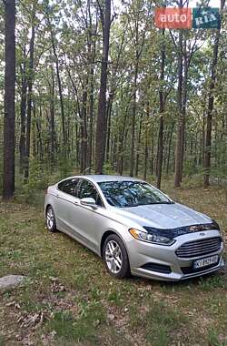 Седан Ford Fusion 2015 в 