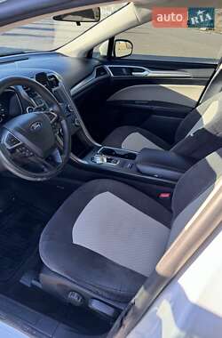 Седан Ford Fusion 2018 в 