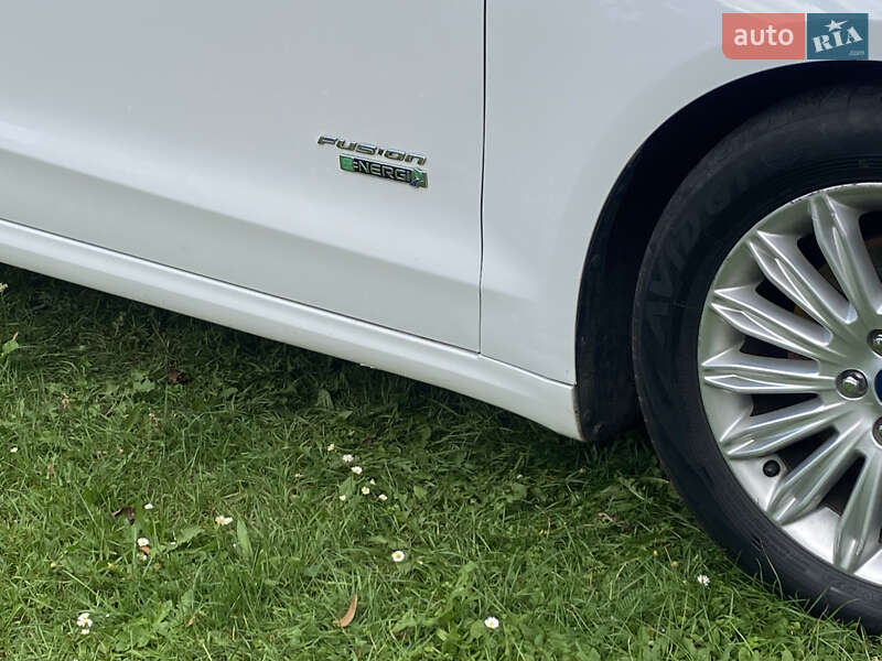 Седан Ford Fusion 2014 в Стрию