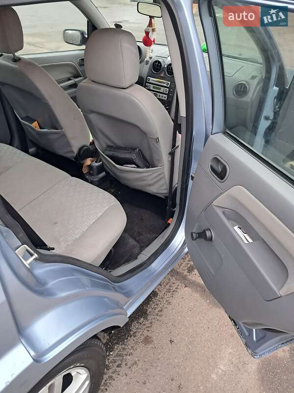 Хетчбек Ford Fusion 2004 в Полонному