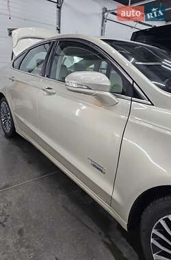 Седан Ford Fusion 2016 в 