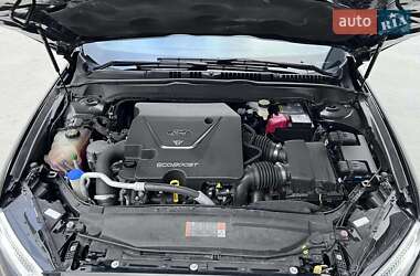 Седан Ford Fusion 2016 в 
