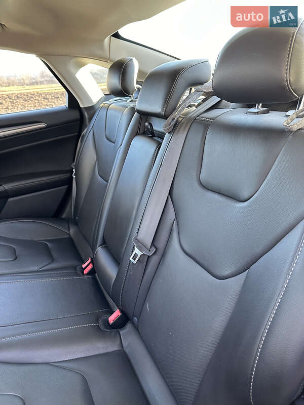 Седан Ford Fusion 2014 в Чернівцях
