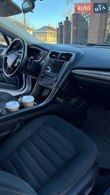 Седан Ford Fusion 2017 в Горішніх Плавнях