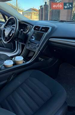 Седан Ford Fusion 2017 в 