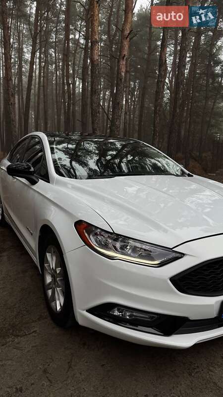 Седан Ford Fusion 2017 в 
