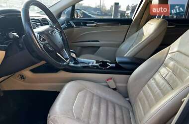 Седан Ford Fusion 2016 в 