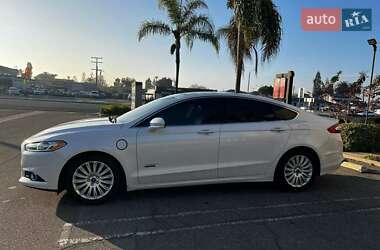 Седан Ford Fusion 2016 в 