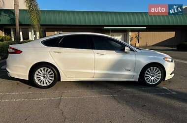 Седан Ford Fusion 2016 в 