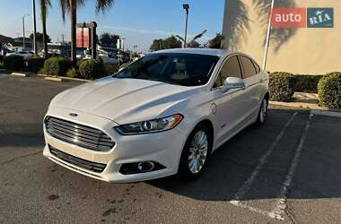 Седан Ford Fusion 2016 в 