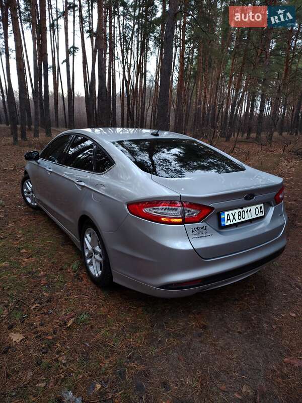 Седан Ford Fusion 2013 в Краснограді